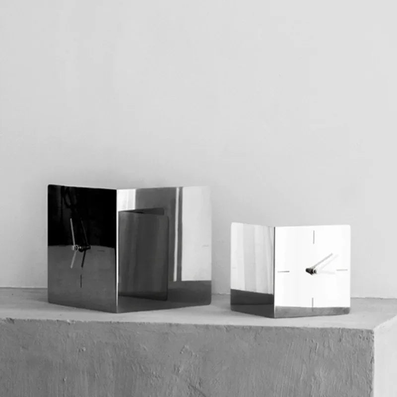 Modern Stainless Steel Dial Plate Table Clocks Luxury Creative Desktop Ornament Bedroom Bedside Desk Clocks Room