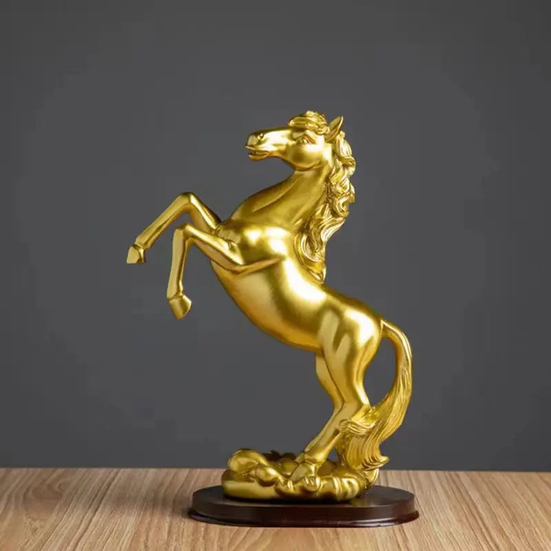 High standing resin statues horse art statues decorate home and office decorations desks bookshelves wine cabinets。