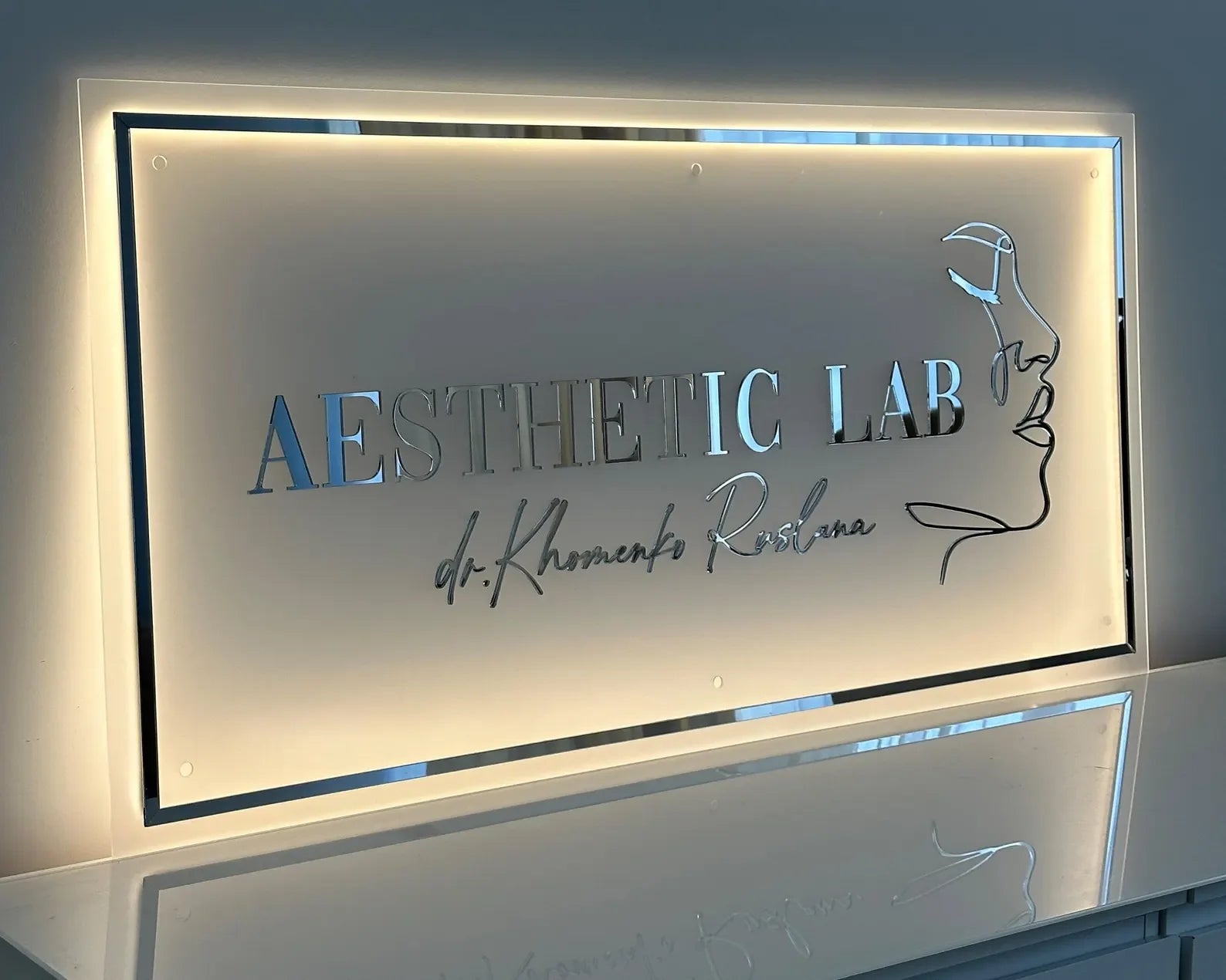Custom Business Logo LED Sign Backlit Acrylic 3D Rectangle Wall Decor for Beauty Salon Office Company Logo Lighting