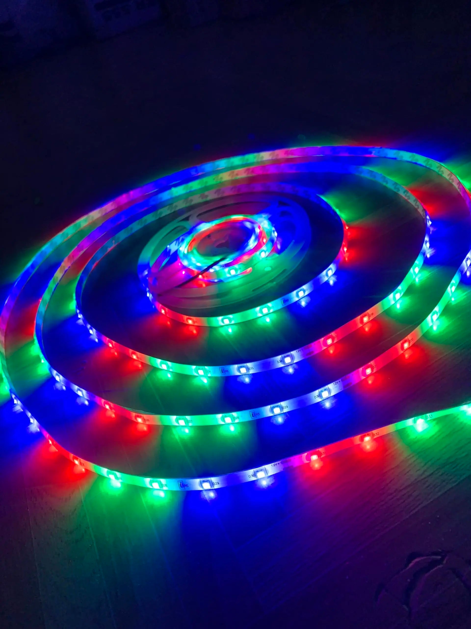 16ft/49ft/98ft/196ft Long LED Strip Lights - Color-Changing RGB Music Sync LED Rope Lights With 44-Key Remote And Phone