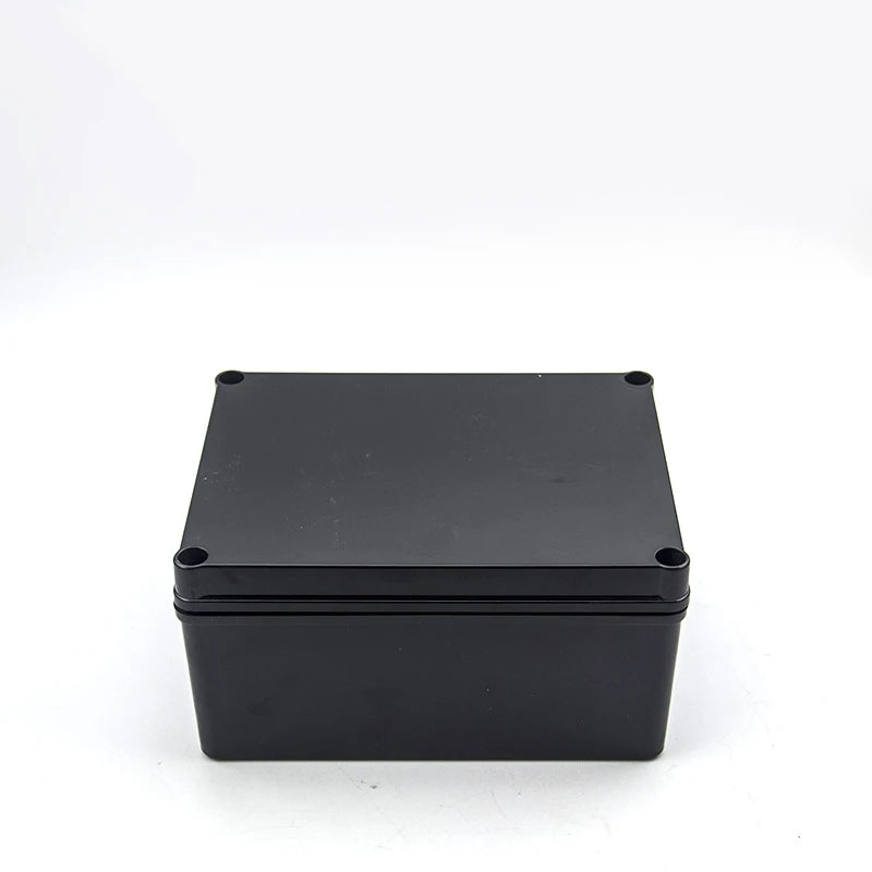 Flame-retardant and waterproof junction box for outdoor use with terminals exposed installation for outdoor cables