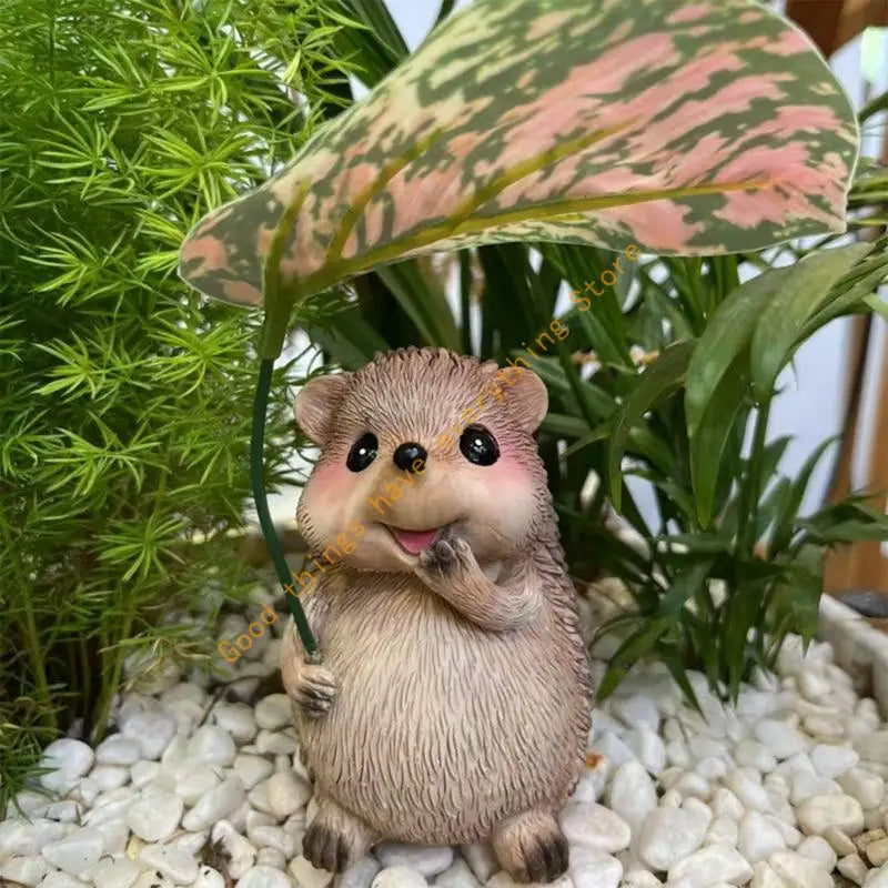 55KF Resins Hedgehog Sculpture Hedgehog Holding Leaf Figurine for Garden Landscape Home Desk Decoration Gift Ornament