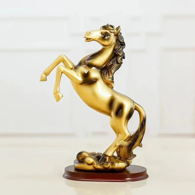 High standing resin statues horse art statues decorate home and office decorations desks bookshelves wine cabinets。