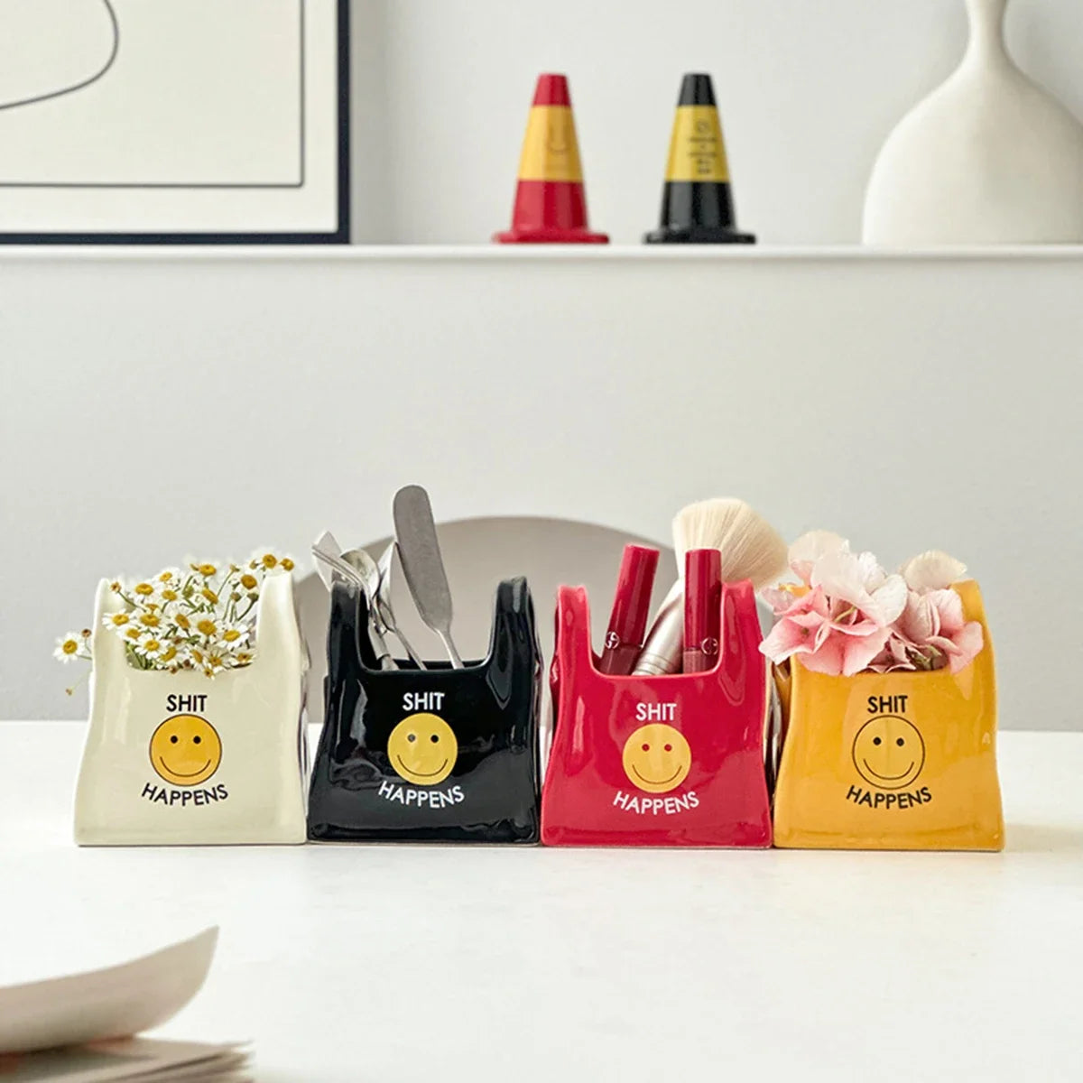 Creative Ceramic Pen Holder Organizer Desktop Storage Pot for Stationery Makeup Brushes Remote Control Cute Decorative