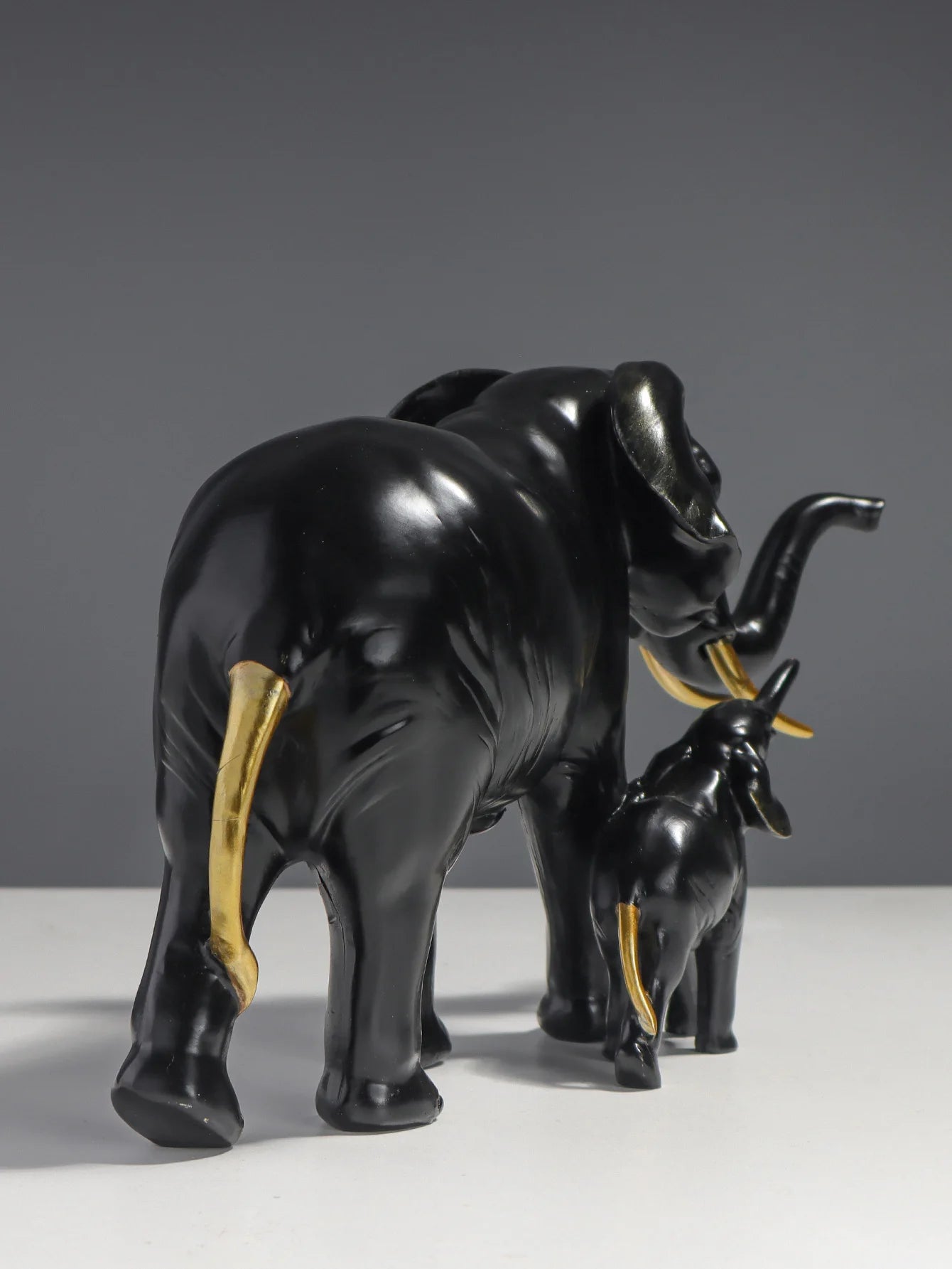 Resin mother-and-child elephant sculpture exquisite handicraft home decor figurine for bedroom living room study desk