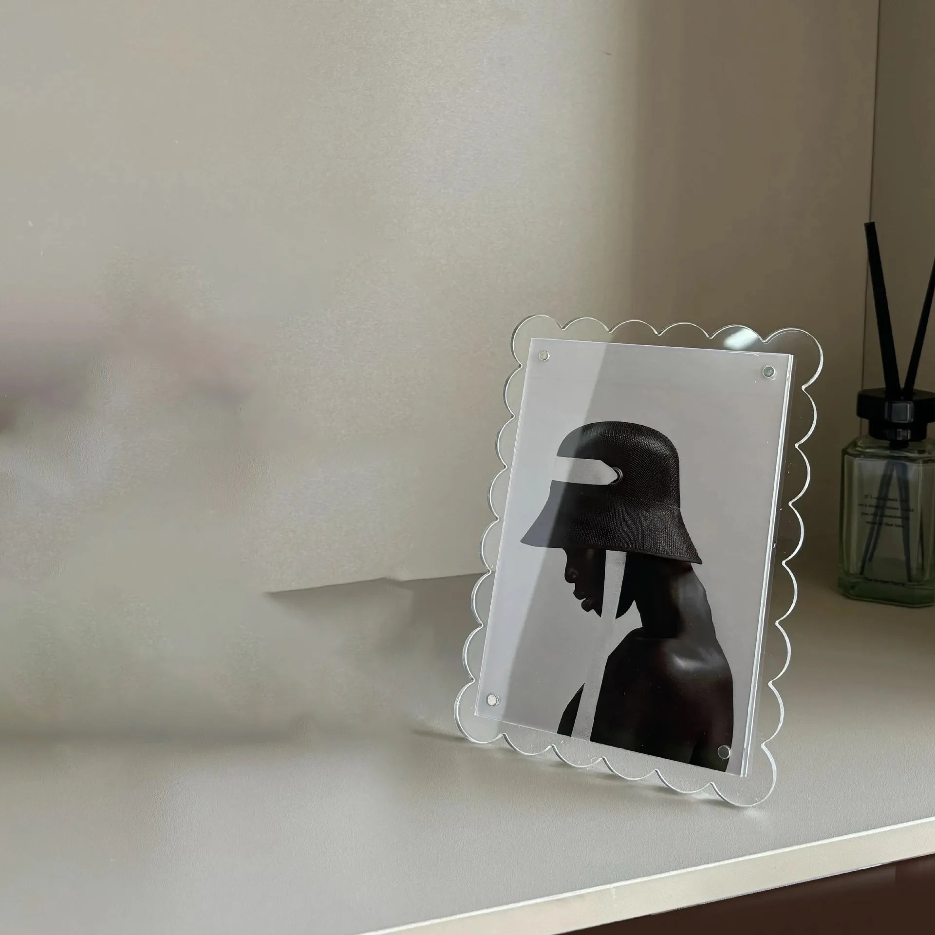 Scalloped Acrylic Picture Frame Neon Magnetic Acrylic Tabletop Desk Frame Decoration Colored Modern Photo Frame