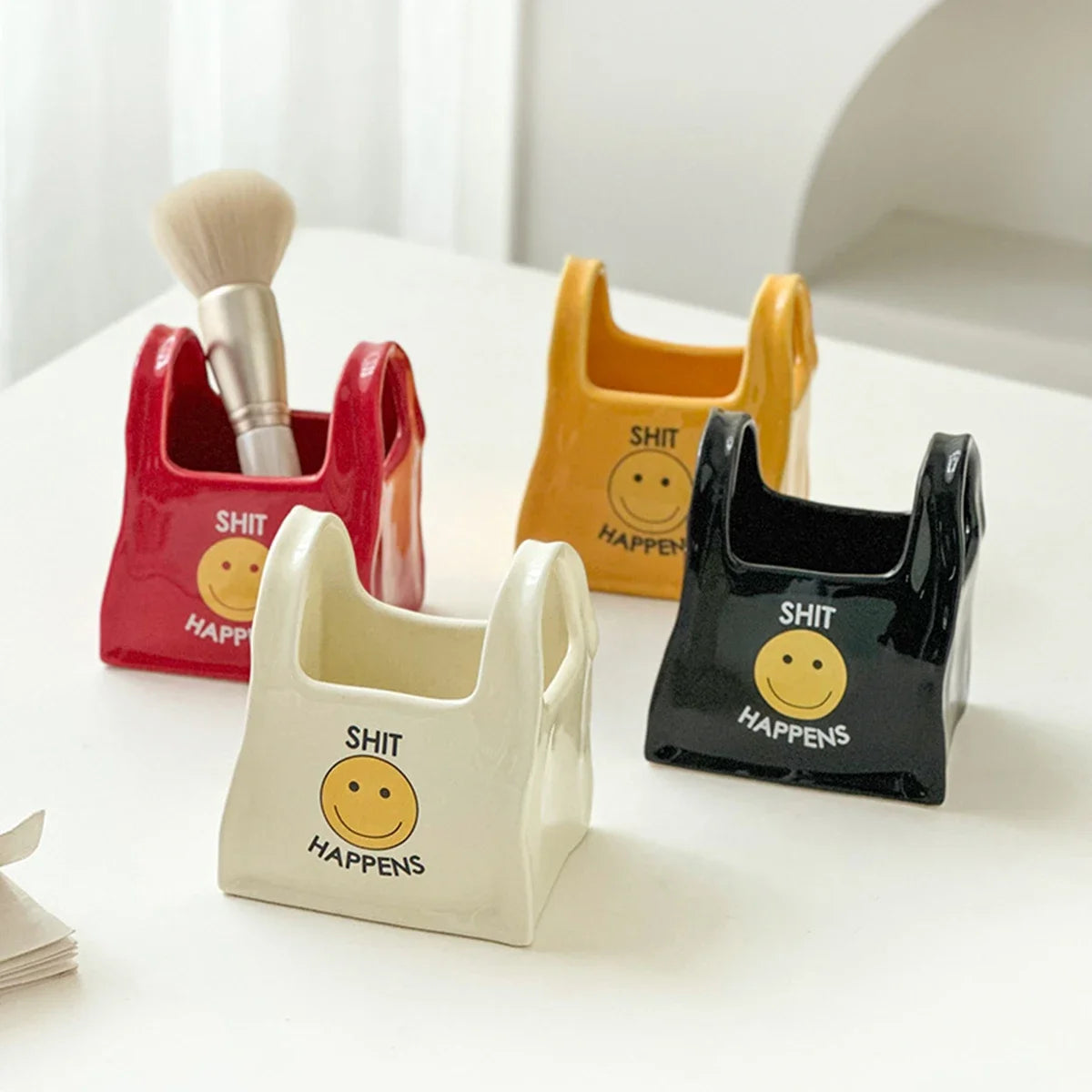 Creative Ceramic Pen Holder Organizer Desktop Storage Pot for Stationery Makeup Brushes Remote Control Cute Decorative