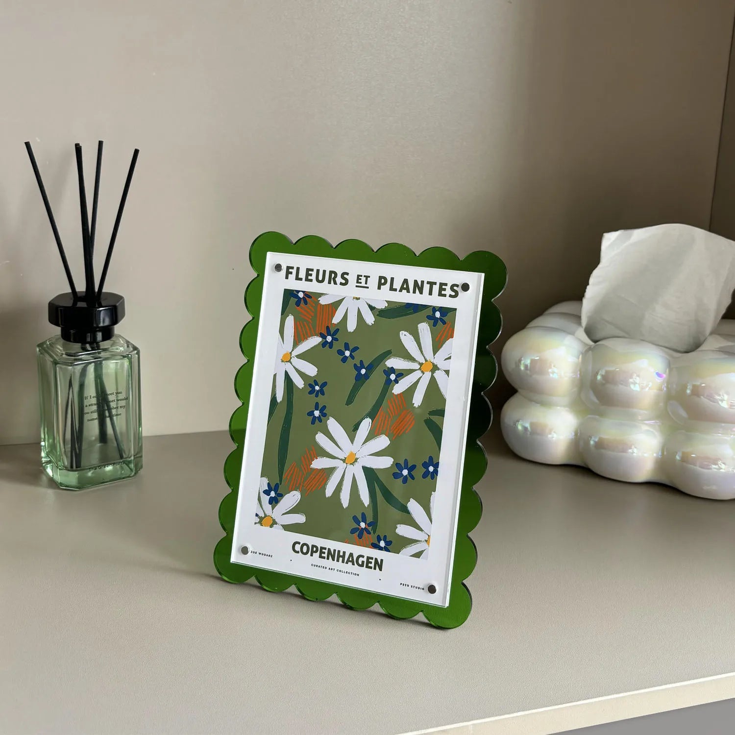 Scalloped Acrylic Picture Frame Neon Magnetic Acrylic Tabletop Desk Frame Decoration Colored Modern Photo Frame