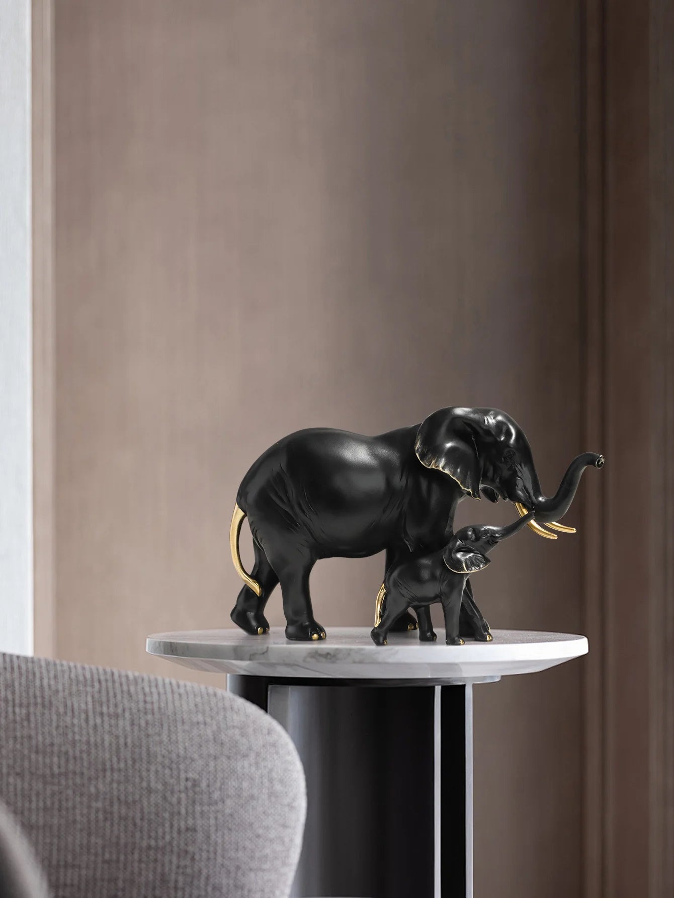 Resin mother-and-child elephant sculpture exquisite handicraft home decor figurine for bedroom living room study desk